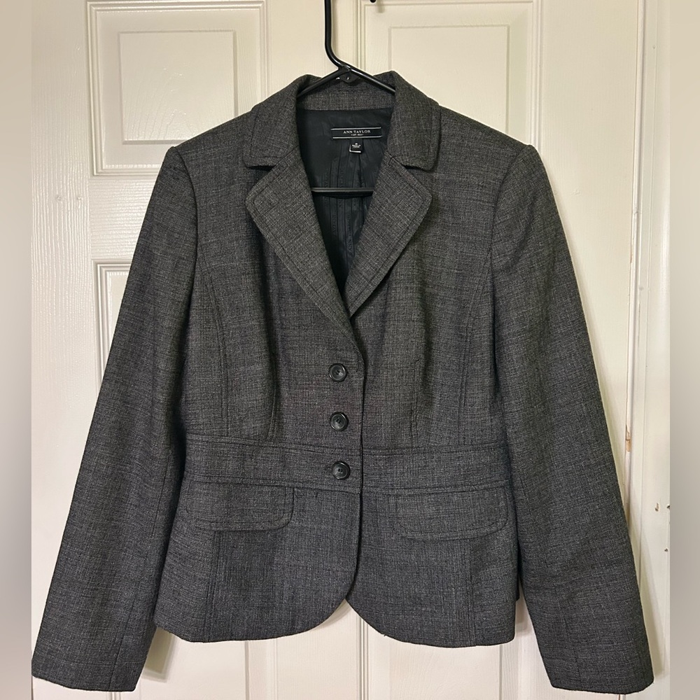 Ann taylor blazer size 8